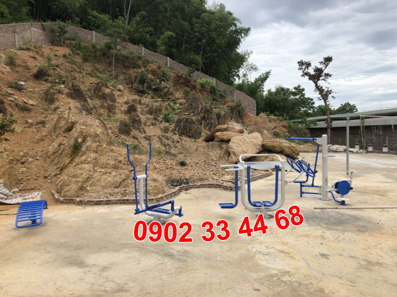 NHÓM DỤNG CỤ LẮP ĐẶT TẠI KHU NGHĨ DƯỠNG CỦA GIA ĐÌNH